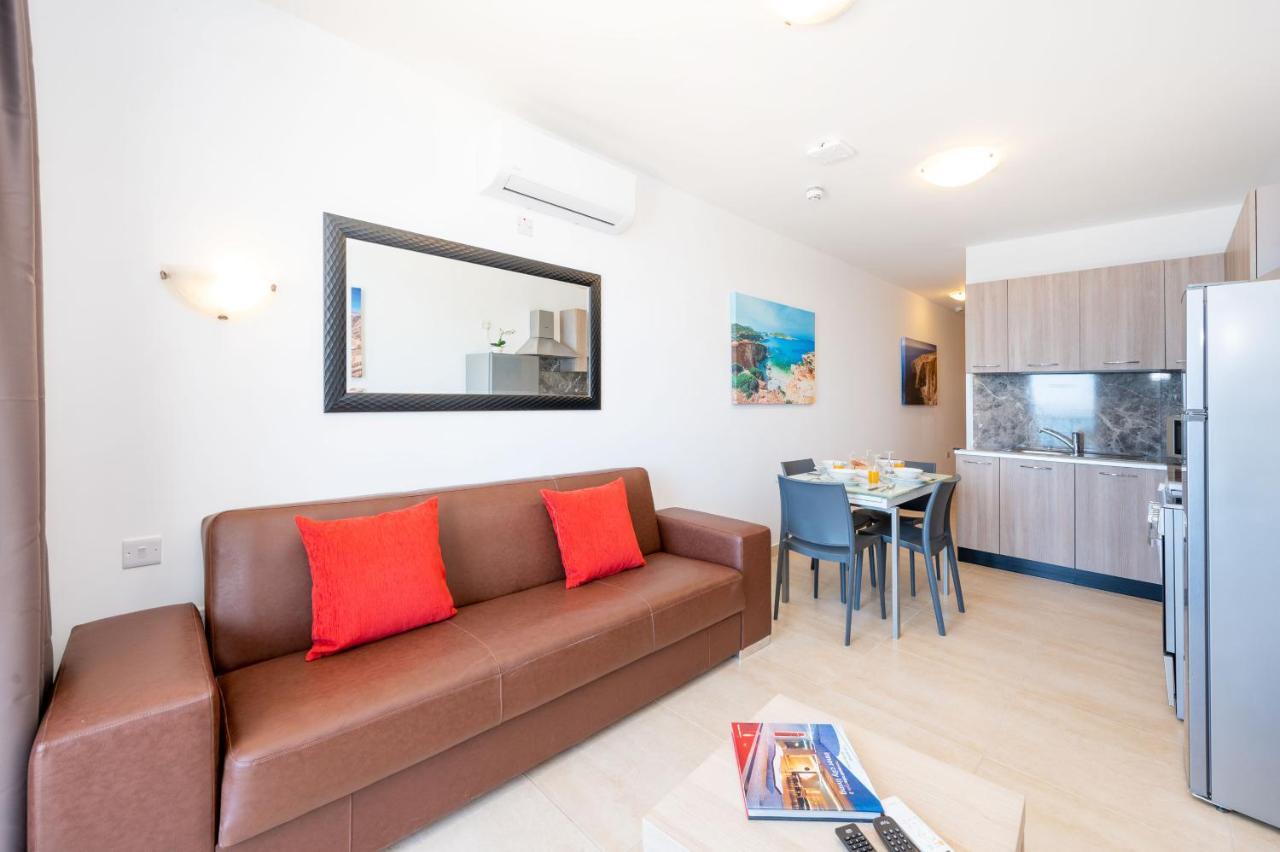Islet Promenade Seafront 1 Bedroom Apartment With Sea View Balcony By Getawaysmalta Сейнт Полс Бей Екстериор снимка