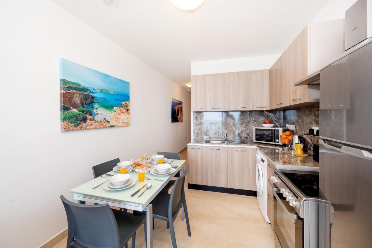 Islet Promenade Seafront 1 Bedroom Apartment With Sea View Balcony By Getawaysmalta Сейнт Полс Бей Екстериор снимка
