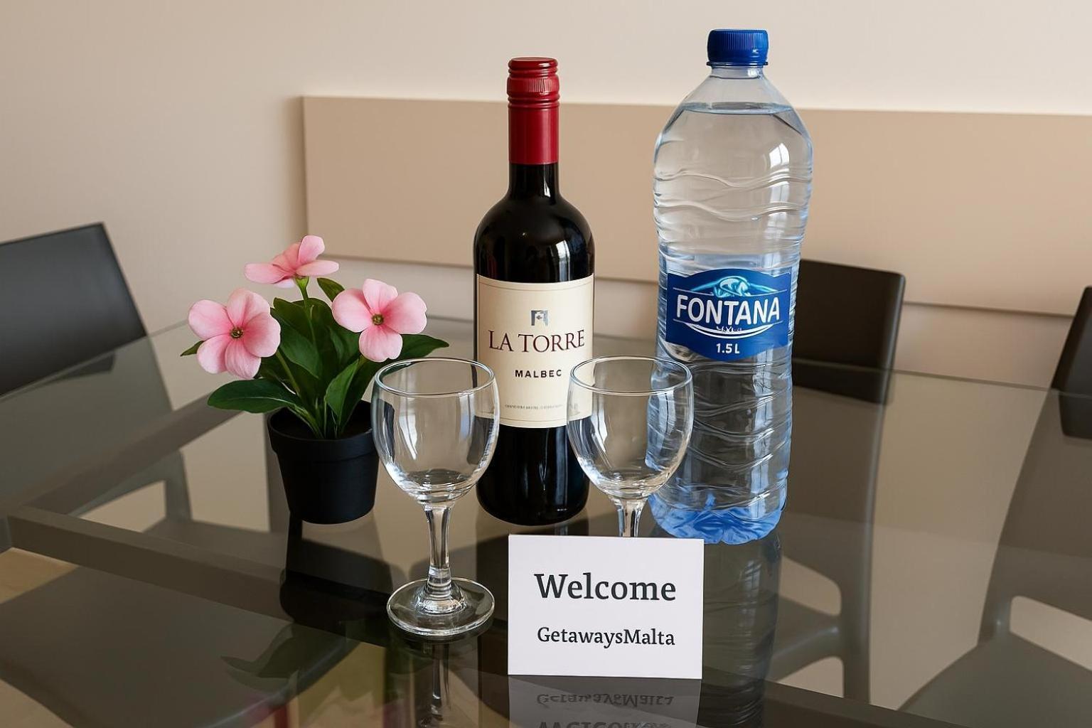Islet Promenade Seafront 1 Bedroom Apartment With Sea View Balcony By Getawaysmalta Сейнт Полс Бей Екстериор снимка
